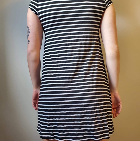 Summer dress - Picture 2 of 6